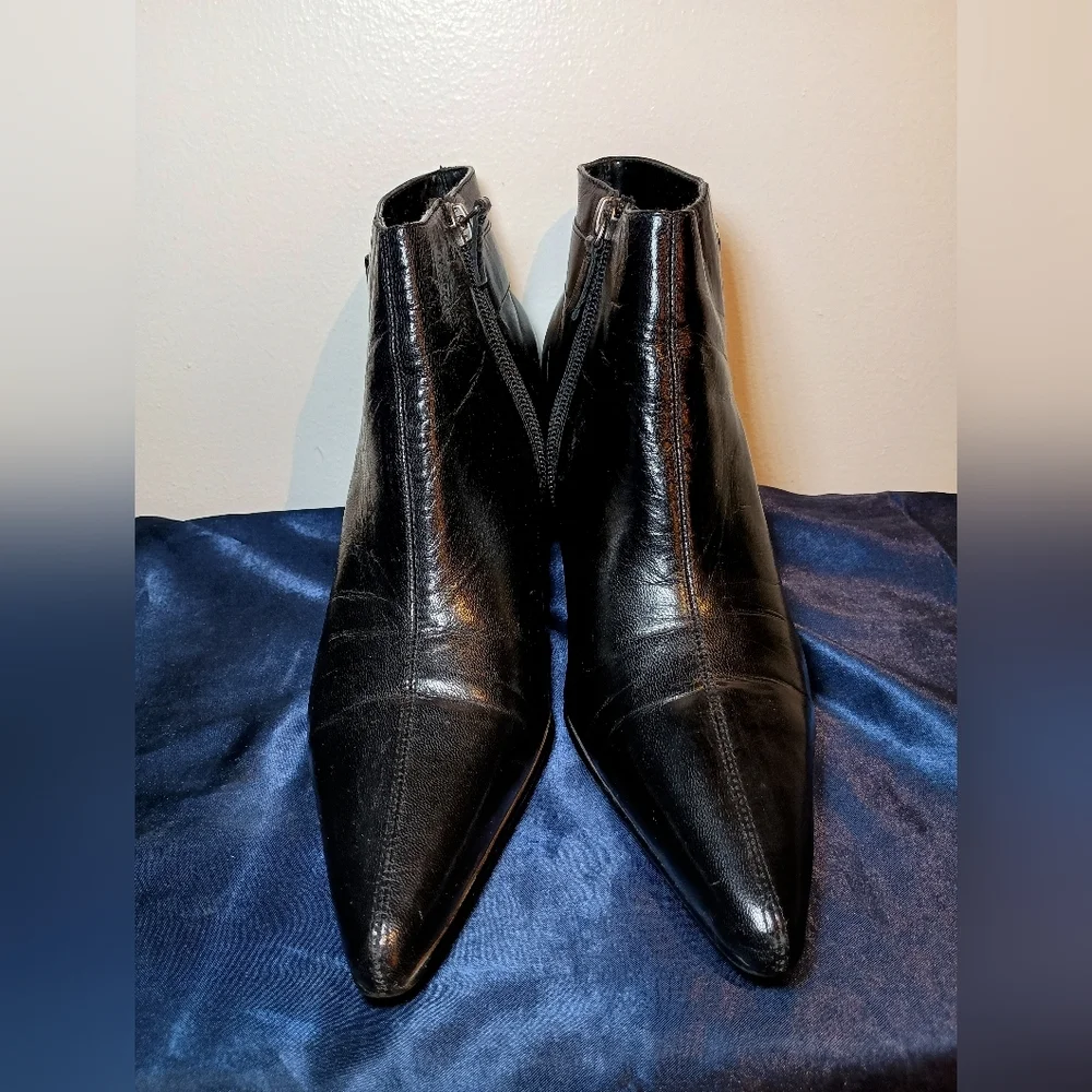 ann marino Women's Sigh Low Leather Bootie Size 7.5 M